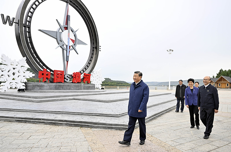 9月6日至8日，中共中央總書記、國(guó)家主席、中央軍委主席習(xí)近平在黑龍江考察。這是6日下午，習(xí)近平在大興安嶺地區(qū)漠河市北極村考察。